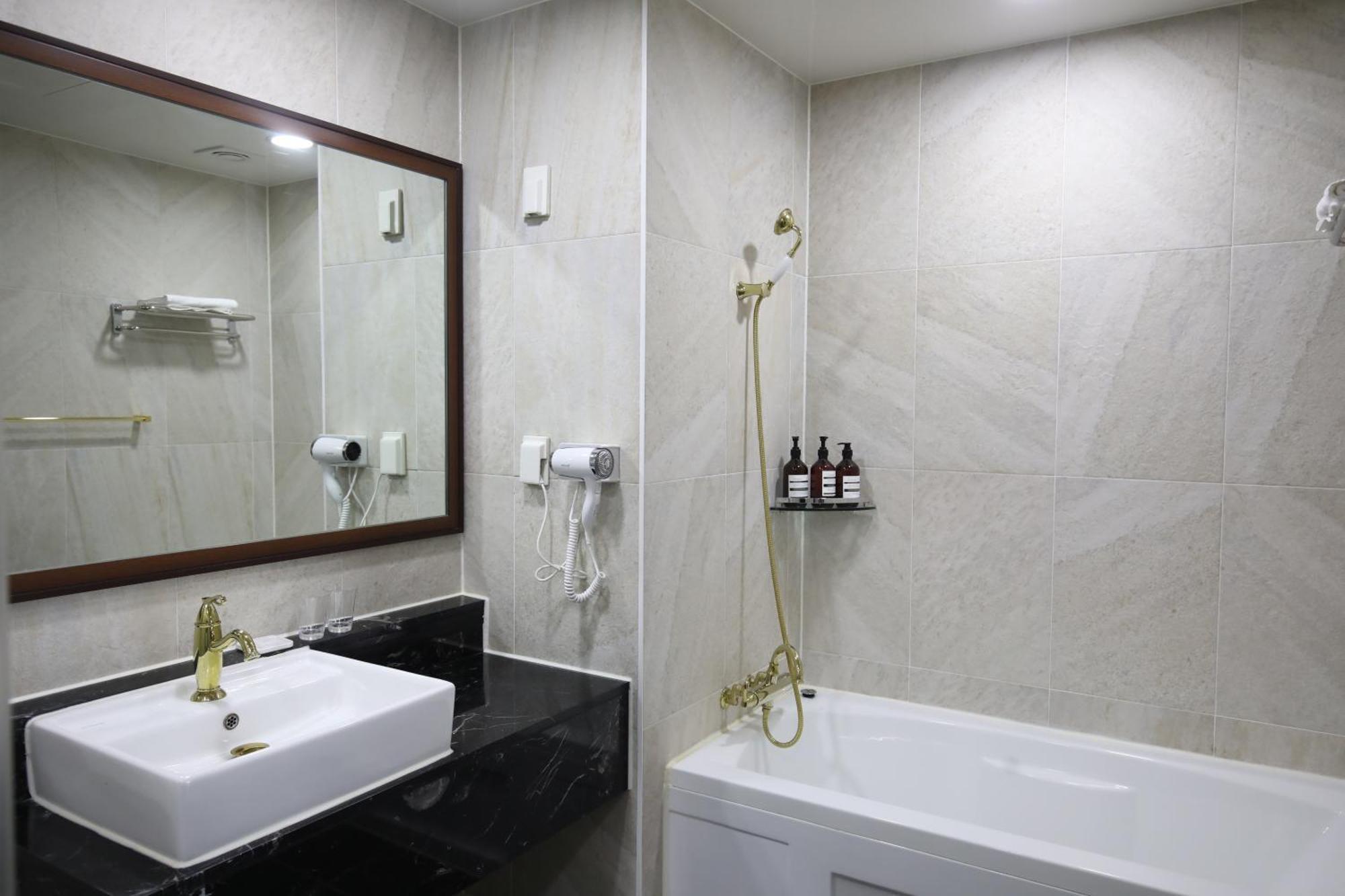 Benikea Hotel Seosan Bagian luar foto
